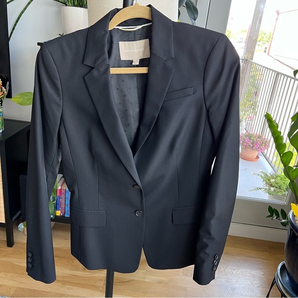 Banana Republic Jackets & Blazers - Banana Republic Black Wool Suit Jacket / Blazer, Size 6